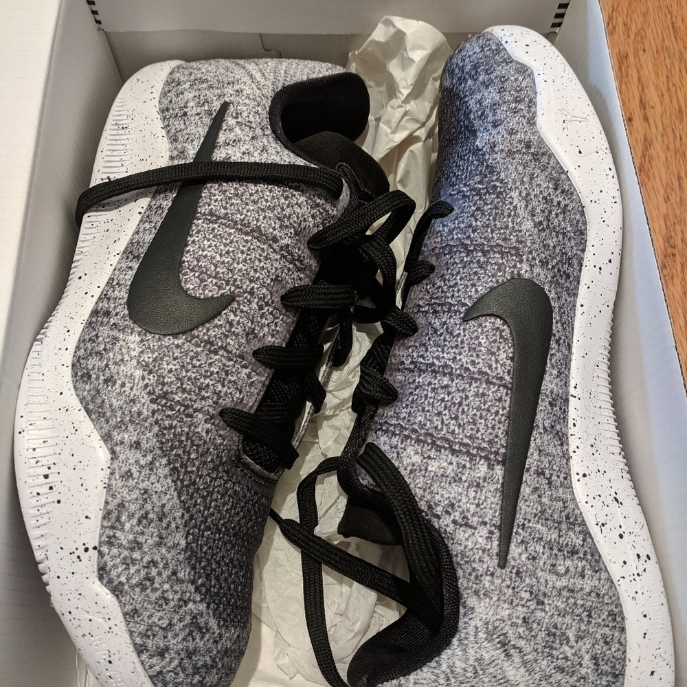 Kobe XI (GS) Oreo (black & white) - NIB